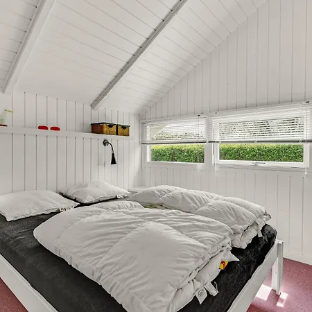 Three-bedroom In Sydals * Sarup