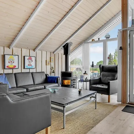 Three-bedroom In Sydals *