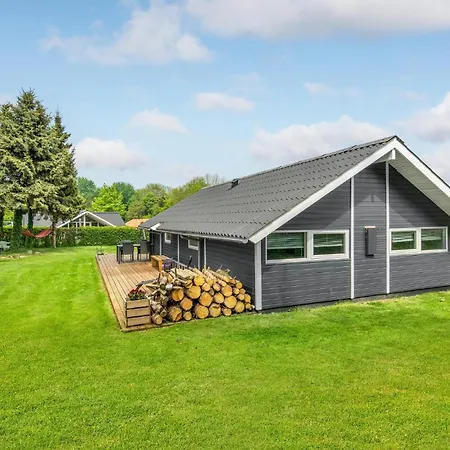 Ferienhaus Three-bedroom In Sydals *