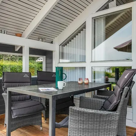 Three-bedroom In Sydals * Sarup