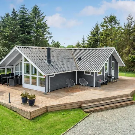 Three-bedroom In Sydals *